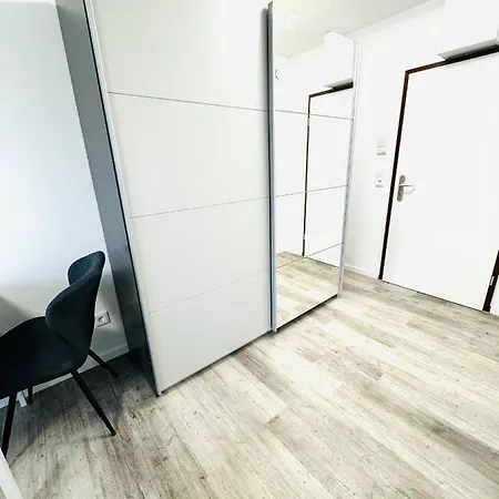 Elegant Urban Retreat 05