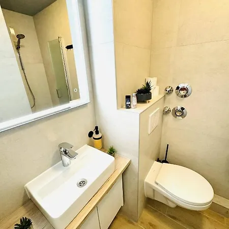 Elegant Urban Retreat 05 *