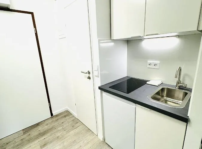 Elegant Urban Retreat 05